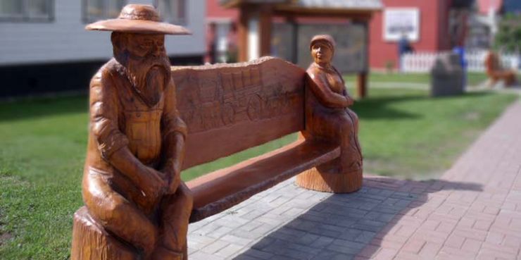 Bench outside the Clinton Visitor Information Centre